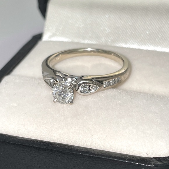 Solid 14K White Gold Natural Round Cut Diamond Solitaire Engagement Vintage Ring - Picture 14 of 17